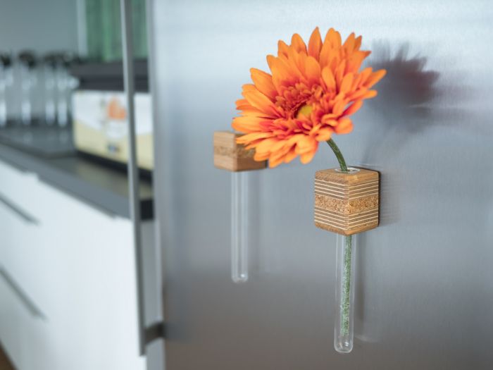 Vase mit Magnethalterung