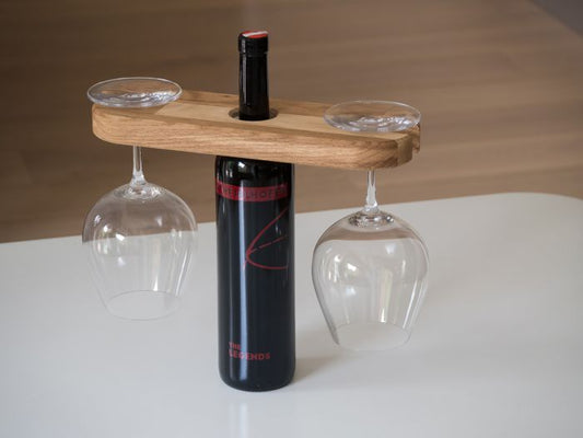 Halterung für Weingläser an Weinflasche